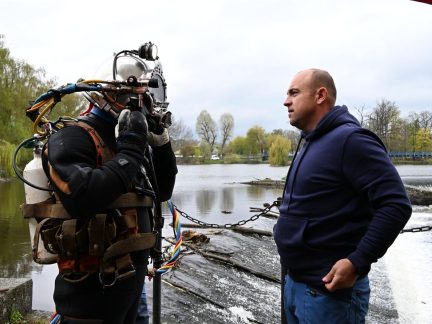 Potápěči mapovali okolí městské elektrárny v Písku