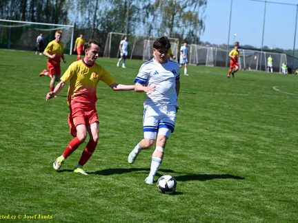 VIDEO: Meteor utnul čtyřzápasovou vítěznou šňůru Semic. Jediným gólem rozhodl Daniel Velek