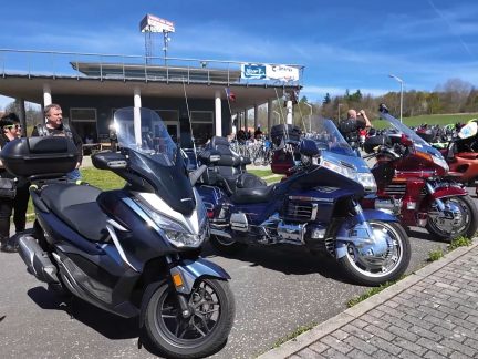VIDEO: Příznivci jedné stopy zahajovali motosezonu v Táboře
