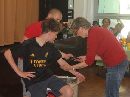 Workshop v Sepekově přinesl zajímavé poznatky o první pomoci i 72 tisíc věnovaných Nelle