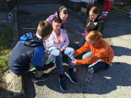 Děti zachraňovaly životy na čas. Soutěž mladých zdravotníků nabídla realistické zásahy i silné momenty