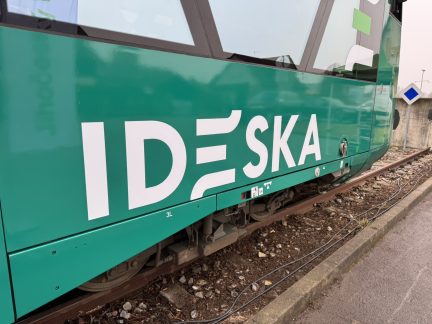 Jedna jízdenka pro celý kraj a o deset procent víc spojů. Kraj rozjíždí IDESKU