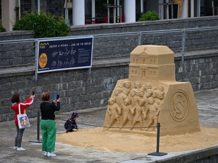 Sochy z písku: Letošní téma je Otava plyne, Písek tvoří