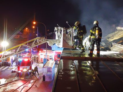 Noční požár domu v Českých Budějovicích způsobil škodu za 2,5 milionu