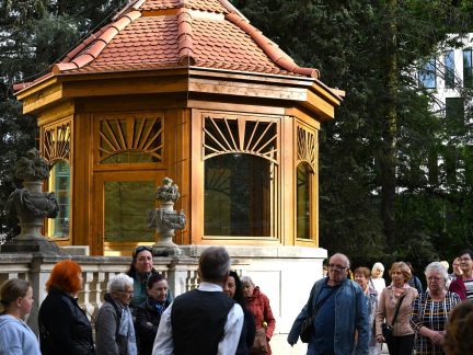 Nová venkovní učebna v DDM České Budějovice nabízí prostor pro výuku i odpočinek