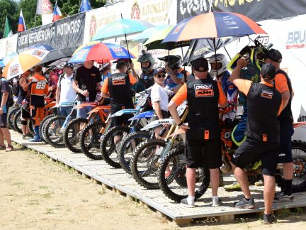 POZVÁNKA: Na vrcholný juniorský motokros v sobotu do Jinína