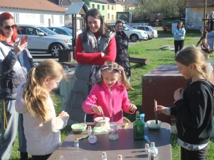 Kouzelné lektvary i čarodějnice v plamenech. V Klukách si filipojakubskou noc užili
