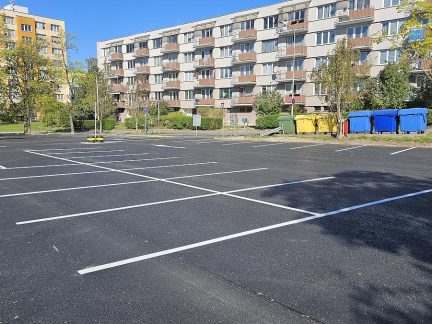 Parkoviště na Špičáku v Krumlově je po rekonstrukci opět v provozu