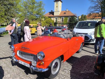 VIDEO: Veteráni prvomájových Petrovic se vrátili ke své tradici. Vyrazili na 1. máje