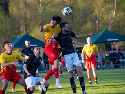 Fotbal: Červená a smrtící standardky. Kaplice padla s Meteorem Tábor navzdory odporu v deseti