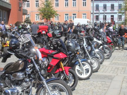 Rekordní účast na setkání motorkářů. Do Milevska jich přijelo přes tisíc