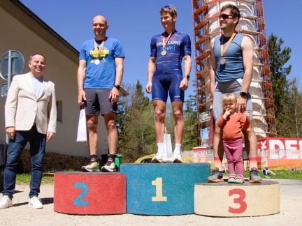 Šumavský triatlon v Prachaticích: Kočař a portugalská účast pod Libínskou rozhlednou