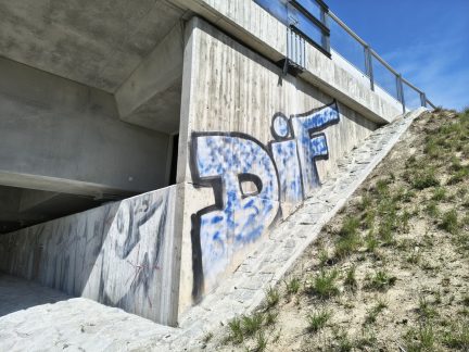 Dálnice má nový problém. Na mosty a protihlukové stěny čmárají sprejeři