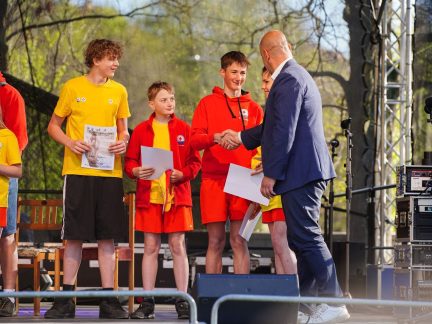 Plavecký závod Krumlovský Hastrman o pohár starosty Český Krumlov vyhrál Jakub Paulus
