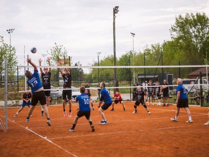 Hluboká má nové volejbalové hřiště. Park Hluboká rozšiřuje nabídku sportovišť