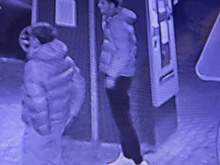 Policie vyšetřuje rvačku před krumlovským hotelem. Hledá svědky