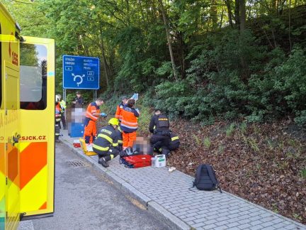 Auto srazilo chodkyni ve Strakonicích. Do nemocnice transportoval ženu vrtulník