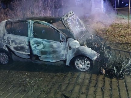 Skončila sbírka na auto, které shořelo zastupiteli Hluboké. Cílovou částku se vybrat nepodařilo