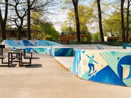 Skatepark v budějovické Stromovce zdobí umělecké graffiti