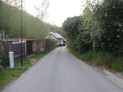 Při nehodě v Táboře se těžce zranil cyklista. Policie pátrá po svědcích