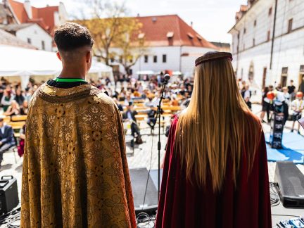 Český Krumlov v rukou studentů. Majáles nabídne akrobacii nad hlavami diváků i hudební špičky