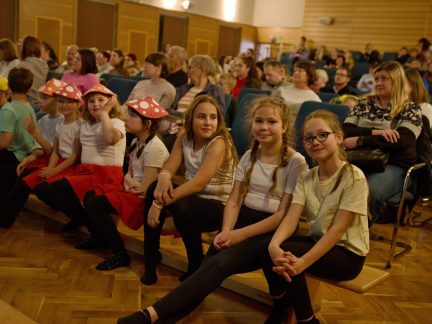 Týdny nacvičovaný program dětí ocenily ve Vimperku nejen maminky