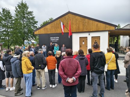Černý Dub má nový obecní dům. Budu sem chodit na pivo a tancovačky, těší se místní