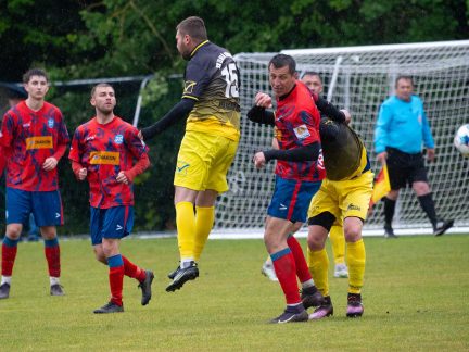 Fotbal: Zlatá Koruna splnila povinnost. Persán sestřelil Sousedovice hattrickem