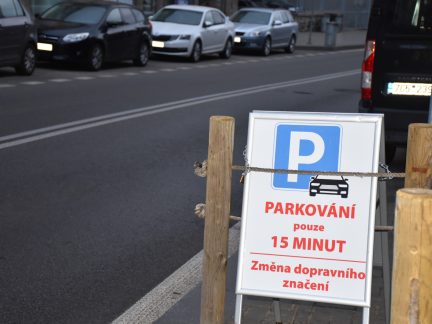 Pozor! V Budějovické ulici v Táboře lze parkovat přes den jen čtvrt hodiny