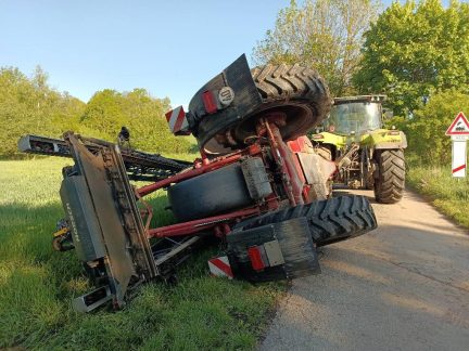Perný den jindřichohradeckých hasičů: Vyjížděli k nehodám i požárům