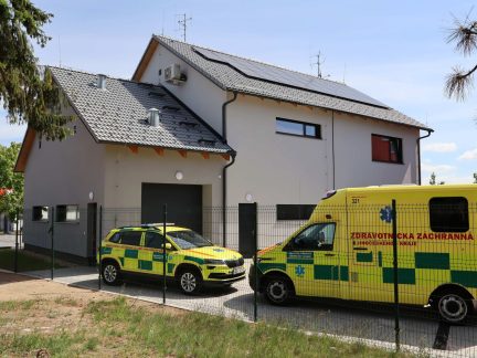 Záchranka vybudovala v Suchdole novou základnu. Ubude stresu a přebíhání ke garáži