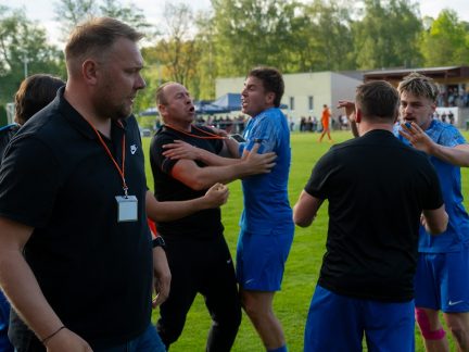 Fotbal: Vrána rozhodl derby v nastavení. Dolní Dvořiště zvládlo sedmigólovou přestřelku v Kaplici