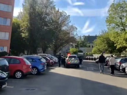 Obyvatelé ulice Stavbařů ve Strakonicích nemají kde parkovat. Přibudou jim desítky stání