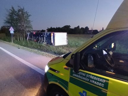 Řidič nákladního auta na Jindřichohradecku nezvládl řízení. Škoda je půl milionu