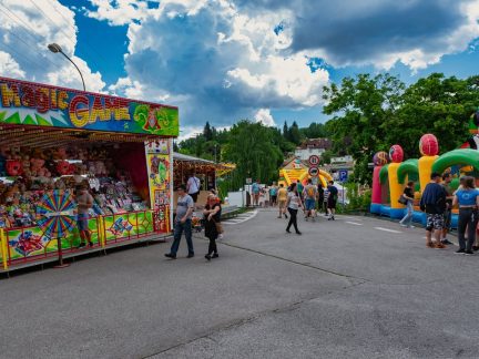 Vimperská pouť dnes spojuje hlavně lidi. Z původně náboženské tradice se stala velká společenská událost města