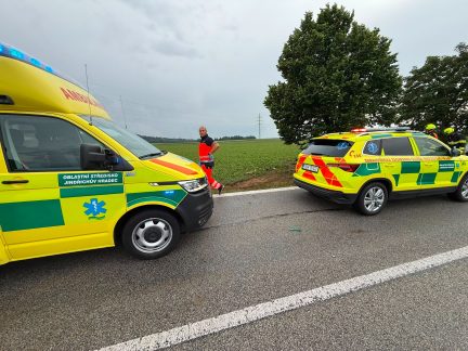 U Kardašovy Řečice řidička nezvládla řízení a převrátila auto na střechu