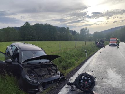 Doplnění k nedělní nehodě u Jenína: V péči záchranářů skončili tři lidé