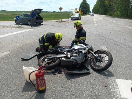 U obce Řípec na Táborsku se střetl motorkář s autem