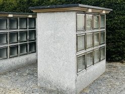 Kolumbárium v Bechyni nechtěli, hrobů mají dost
