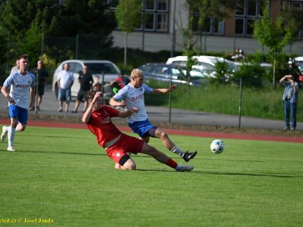 VIDEO: Soběslav opět neprohrála! Proti Komárovu nasadila brankáře do pole a dohrávala v deseti
