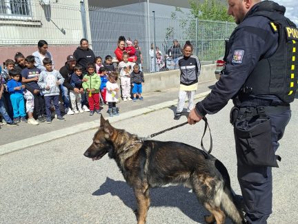Policejní návštěva v azylovém domě ve Strakonicích přinesla prevenci i zábavu