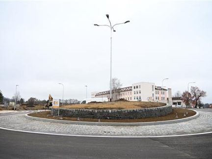 Průjezd okružní křižovatkou v Pražské ulici v Písku bude od úterý omezen