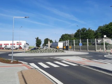 Nová okružní křižovatka v Blatné jde do provozu