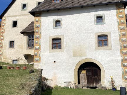 Tvrz v Drslavicích a oltář v Rovné zvítězily v soutěži o nejlépe opravenou památku Jihočeského kraje 2025