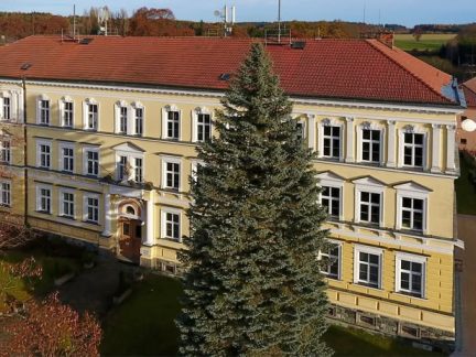 Radenín bude platit Chýnovu pět tisíc za předškoláka a šest tisíc za školáka