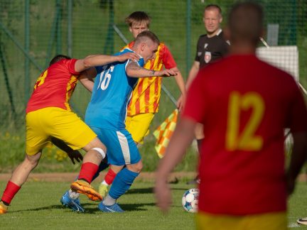 Fotbal: Chvalšiny se s krajskou soutěží rozloučily debaklem. Ledenice trestaly každé zaváhání