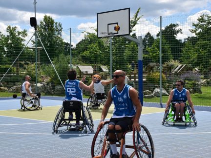 VIDEO: V Hluboké nad Vltavou otevřeli další hřiště a debatovali o přínosu sportu pro město