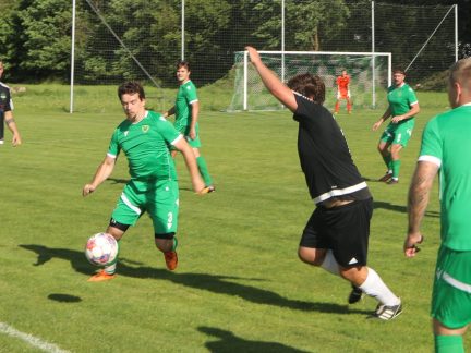 V nejistotě zůstávají po derniéře fotbalisté Vlkova, do nejnižší soutěže sestupují i Sviny