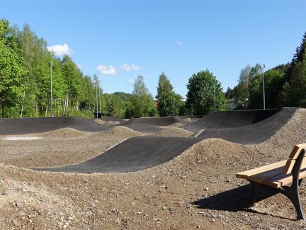 Nový pumptrack ve Vimperku otevře olympionička. Areál nabídne zábavu dětem i zkušeným jezdcům