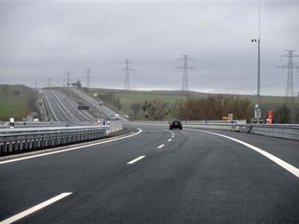 Řidič havaroval na dálnici D4. Měl v sobě přes tři promile alkoholu